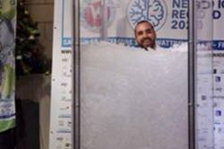 Người đàn ông đứng giữa tủ đá -18°C suốt hơn 2,5 giờ, lập kỷ lục Guinness khiến nhiều người 'rùng mình'