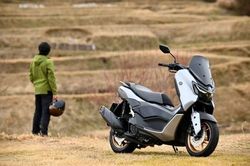 Yamaha NMAX155 2026 gây chú ý với CVT điện tử YECVT, xe ga 155cc lột xác thành 'touring scooter' đầy thú vị