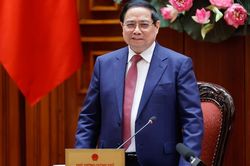 Thủ tướng: Phản ứng linh hoạt, kịp thời, tuyệt đối không để thiếu xăng dầu, năng lượng