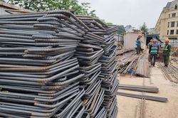 Giá vật liệu tăng, người dân Hà Nội lo xây nhà vượt dự toán