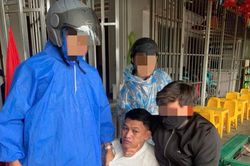 Siết cổ người phụ nữ đang cắt rau ngoài đồng cướp bông tai vàng