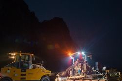 Nhà thầu giao thông 'méo mặt' vì xăng dầu tăng mạnh và khan hiếm nhiên liệu