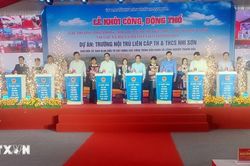 Tạo đột phá giáo dục, nâng đỡ tương lai học sinh dân tộc ở vùng biên giới