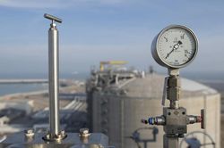 Giá dầu thô và khí đốt ở châu Âu tăng dữ dội sau khi nhà máy LNG của Qatar bị tấn công