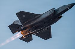 Máy bay F-35 vừa hạ cánh khẩn gần Iran nguy hiểm đến đâu