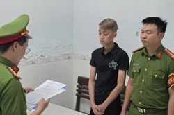 Bắt đạo chích chôm tiền trong ô-tô