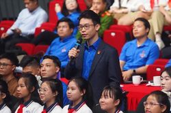 Sống t&iacute;ch cực, c&acirc;n bằng kh&aacute;t vọng c&aacute; nh&acirc;n v&agrave; tr&aacute;ch nhiệm với gia đ&igrave;nh, đất nước