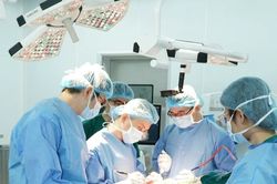Hồi sinh 'vùng khuyết' hộp sọ cho người đàn ông 40 tuổi sau tai nạn