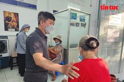 Gieo yêu thương từ phòng khám miễn phí giữa đời thường