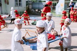 Trường Mầm non Sao Mai tổ chức trải nghiệm 'Làm chú lính chì'