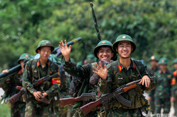 Trường Sĩ quan Lục quân 1 tổ chức thực hành diễn tập đánh địch đổ bộ đường không