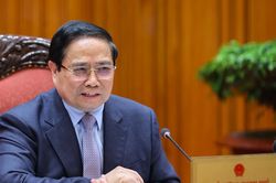 Thủ tướng: Khuyến khích người dân sử dụng phương tiện công cộng, xe điện