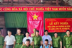 Công an phường An Bình kết nghĩa với làng Leng Tô