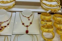 Giá vàng tiếp tục 'lao dốc', người mua vàng từ đỉnh lỗ gần 23 triệu đồng/lượng chỉ sau 3 tuần