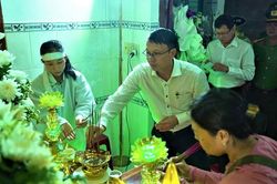 Lãnh đạo tỉnh Khánh Hòa thăm hỏi gia đình đại úy công an hy sinh khi truy quét 'cát tặc'