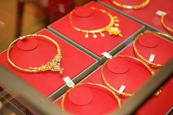 Giá vàng ngày 23/3: Chưa dừng đà 'lao dốc', giá vàng trong nước xuống mức 169 triệu đồng/lượng