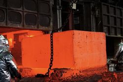 Giá năng lượng tăng vọt đẩy các doanh nghiệp châu Âu rơi vào bờ vực phá sản