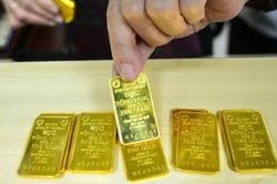 Giá vàng giảm tiếp về dưới 170 triệu đồng mỗi lượng