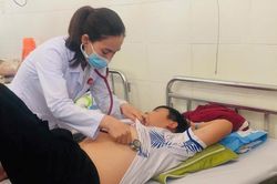 19 người nghi ngộ độc thực phẩm, tạm dừng cơ sở bánh mì liên quan