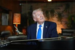 Đằng sau cú 'bẻ lái' đột ngột của Tổng thống Mỹ Trump với Iran