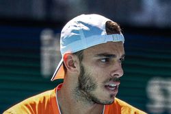 Medvedev bị loại ngay từ vòng 3 Miami Open 2026