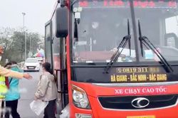 Xe giường nằm nhồi khách, nguy hiểm thế nào?
