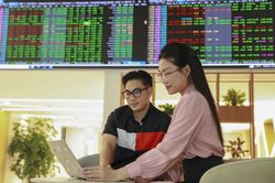 Chứng khoán ngày 24/3: VN-Index hồi phục tích cực