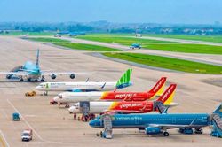 Hàng không Việt chật vật giảm chuyến, tăng phụ thu giữa căng thẳng nhiên liệu