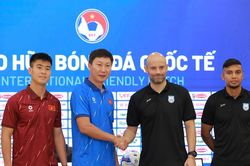 HLV Kim Sang Sik đặt mục tiêu chiến thắng trước Bangladesh