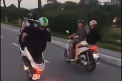 Cảnh sát giao thông Công an thành phố Đà Nẵng xác minh, xử lý người nước ngoài bốc đầu xe máy trên đường phố