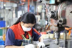 'Ma trận pháp luật' kìm chân doanh nghiệp: VCCI kiến nghị tháo gỡ điểm nghẽn