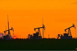 Iran giúp tàu Thái Lan qua eo biển Hormuz, Philippines thuyết phục Mỹ cho mua dầu trừng phạt
