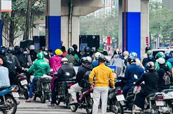 Biến động xăng dầu, doanh nghiệp tìm đường giảm phụ thuộc nhiên liệu hóa thạch