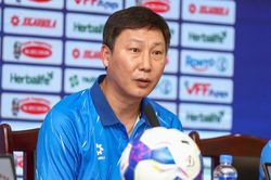 HLV Kim Sang Sik nói điều đặc biệt về Hoàng Hên, Xuân Son