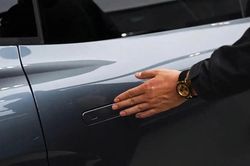 Công nghệ ô tô hiện đại bị cảnh báo gây mất an toàn