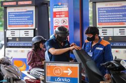 Bộ Tài chính đề xuất giảm tới 50% thuế bảo vệ môi trường để hạ giá nhiên liệu