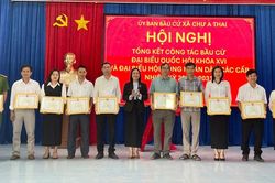 Chư A Thai khen thưởng 50 tập thể, cá nhân có thành tích xuất sắc trong công tác bầu cử