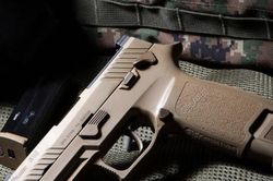 SIG Sauer P226 - súng ngắn bán tự động chuẩn quân sự với độ tin cậy cao cho chiến trường hiện đại
