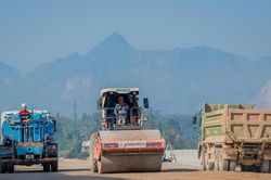 Nhà thầu hạ tầng căng mình giữ nhịp công trường giữa khó khăn kép