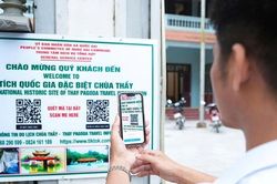 Di tích chùa Thầy áp dụng quét mã QR thay thế hướng dẫn viên truyền thống