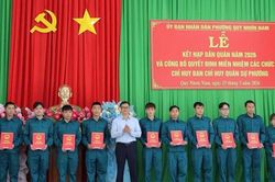 Phường Quy Nhơn Nam và xã Tuy Phước kết nạp dân quân mới