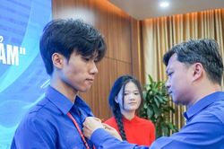 Trao tặng Huy hiệu 'Tuổi trẻ dũng cảm' cho nam sinh ĐH Bách Khoa cứu người trong đám cháy