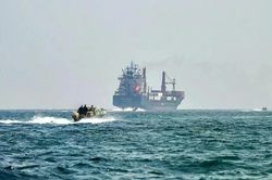 Hơn 350 tàu đang chờ Iran cấp phép đi qua eo biển Hormuz
