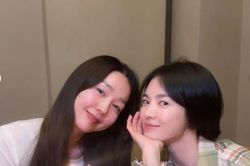 Người bạn 30 năm hiếm hoi lộ diện của Song Hye Kyo