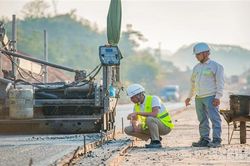 Nhà thầu xây dựng chịu áp lực do thiếu nhân công, giá vật liệu tăng
