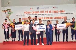 Trao giải Hội thi 'Vận dụng lồng ghép Chiến lược 6C vào dạy học môn Giáo dục thể chất cấp tiểu học'