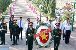 Dâng hương tri ân các anh hùng liệt sĩ, phát huy truyền thống cách mạng của Đảng bộ Đà Nẵng