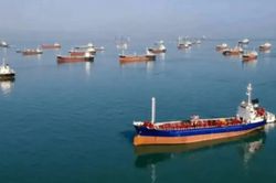 Hơn 350 tàu chờ Iran cho phép qua eo biển Hormuz