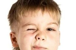 Lạm dụng thiết bị điện tử, nhiều trẻ mắt nháy liên tục do hội chứng tic