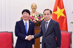 Ủy viên Bộ Chính trị, Bộ trưởng Ngoại giao Lê Hoài Trung tiếp Thống đốc tỉnh Okayama (Nhật Bản)